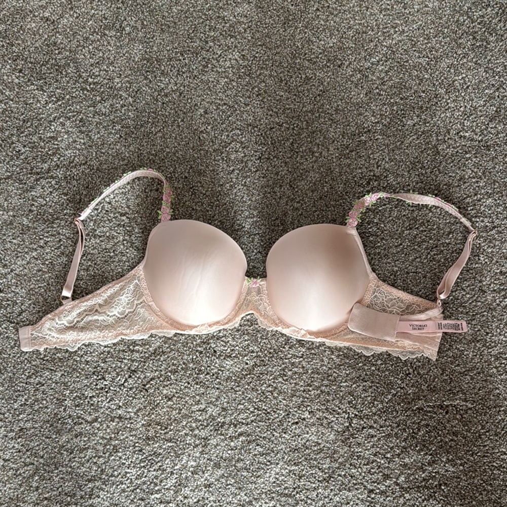 Victoria's Secret Cream Push-Up Bra with Lace Trim
